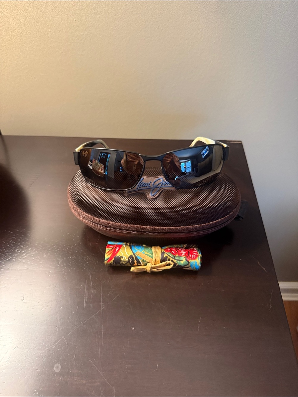 Maui Jim Men’s Black Coral Sunglasses Made in Italy and worn twice